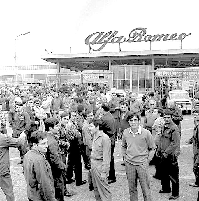 Operai dell'Alfa Romeo durante l'agitazione del gennaio 1970.