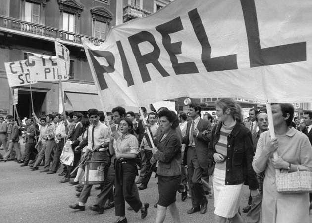Lavoratori della Pirelli in corteo il 25 settembre 1969.