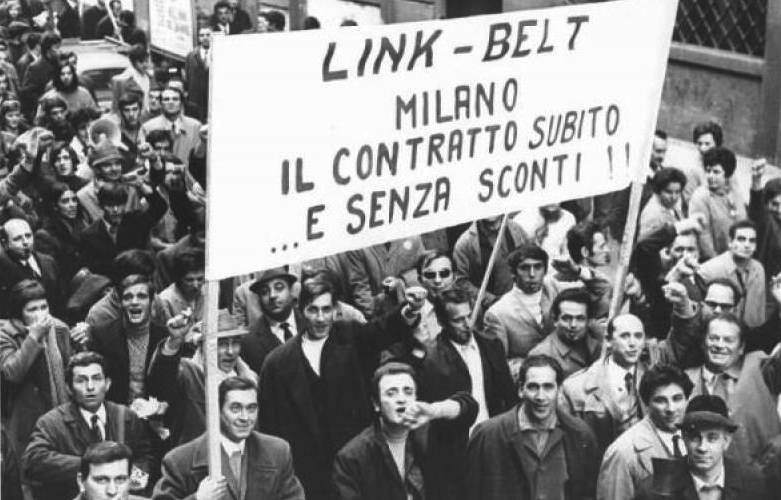 Operai metalmeccanici milanesi in corteo per il contratto.