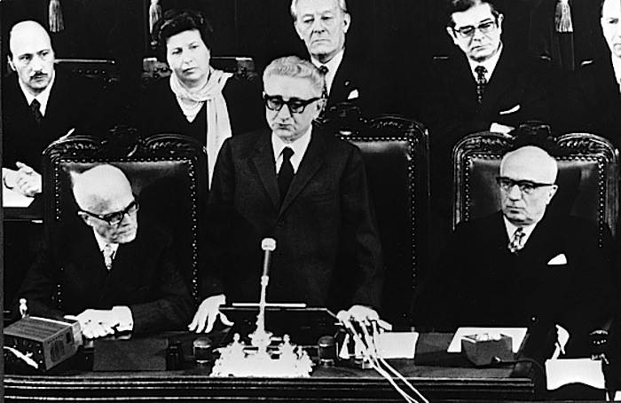 Giovanni Leone durante il discorso di insediamento come Presidente della Repubblica.