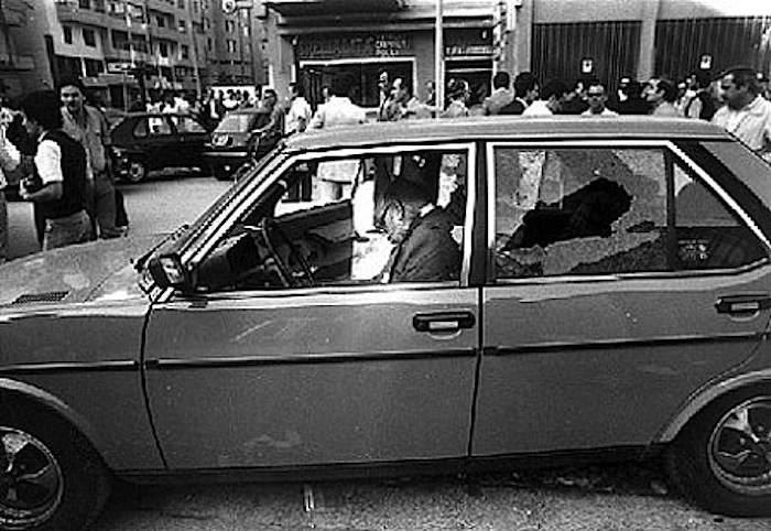 Pietro Scaglione, assassinato dalla mafia, nella sua auto.