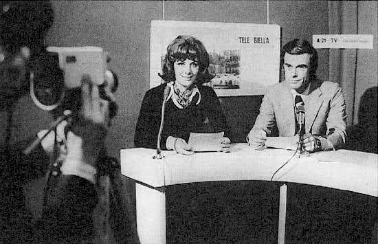 Il "decreto Gioia" del maggio 1973 dispone il sequestro di Telebiella. Nella foto l'annunciatrice Ivana Sacchi e il giornalista Franco Banino.