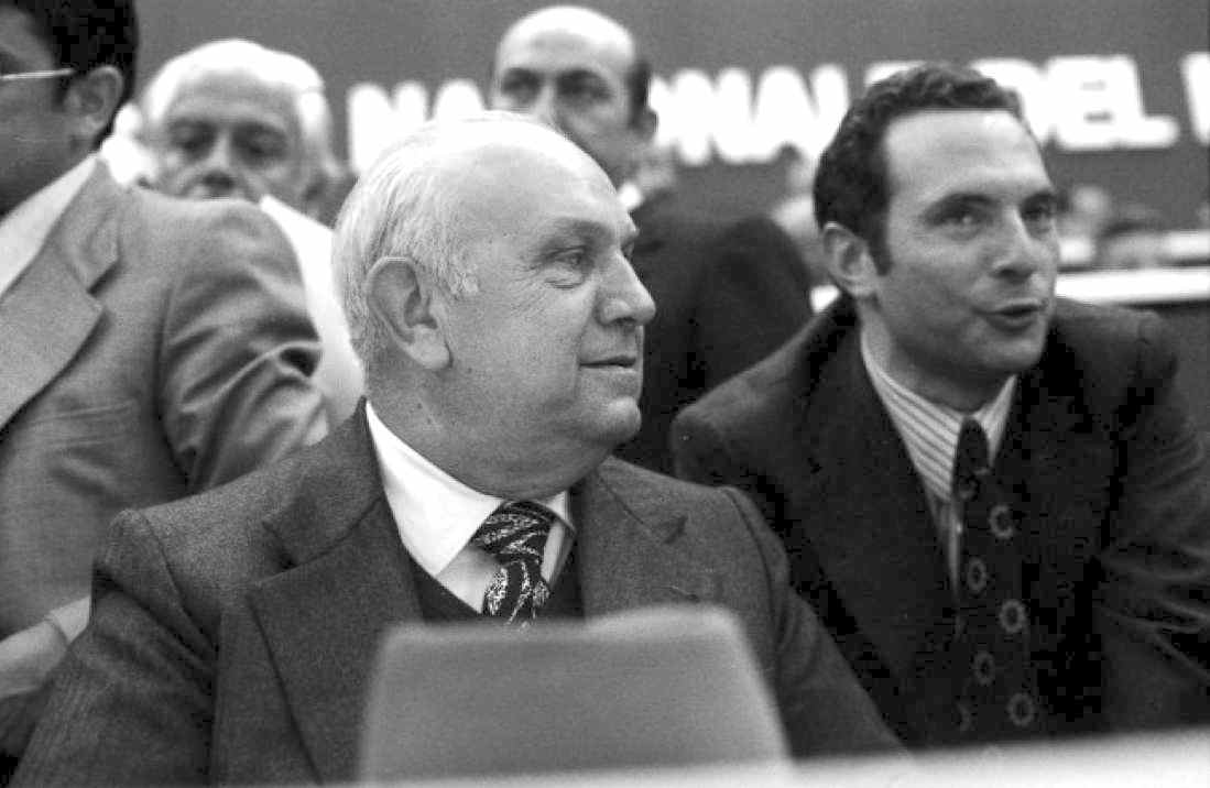 Francesco De Martino (a sinistra) ed Enrico Manca al XXXIX congresso del Psi.