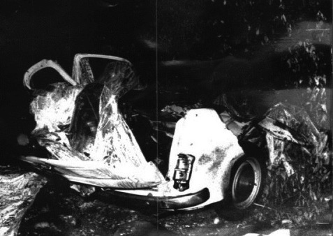 L'auto distrutta dalla bomba a Peteano.