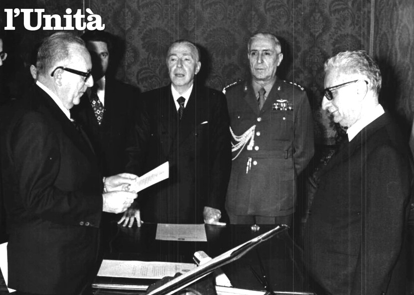 Mariano Rumor giura davanti al Presidente Giovanni Leone per la formazione del suo IV governo.