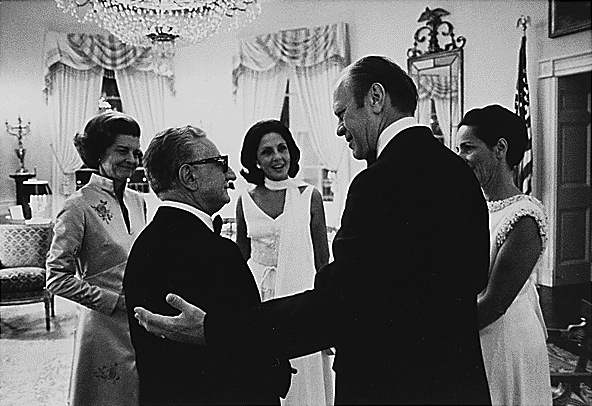 Il Presidente Giovanni Leone in visita negli Usa incontra il Presidente Gerald Ford, successore di Nixon.