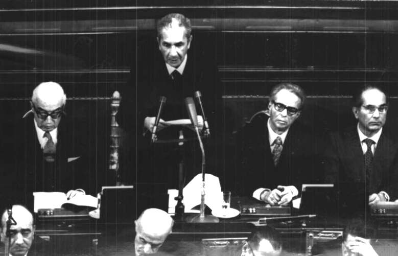 Aldo Moro presenta alle Camere il suo IV governo.