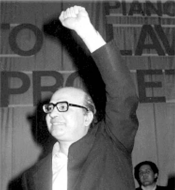 Bettino Craxi, eletto segretario del Psi dal Comitato centrale del 13 - 16 luglio 1976.