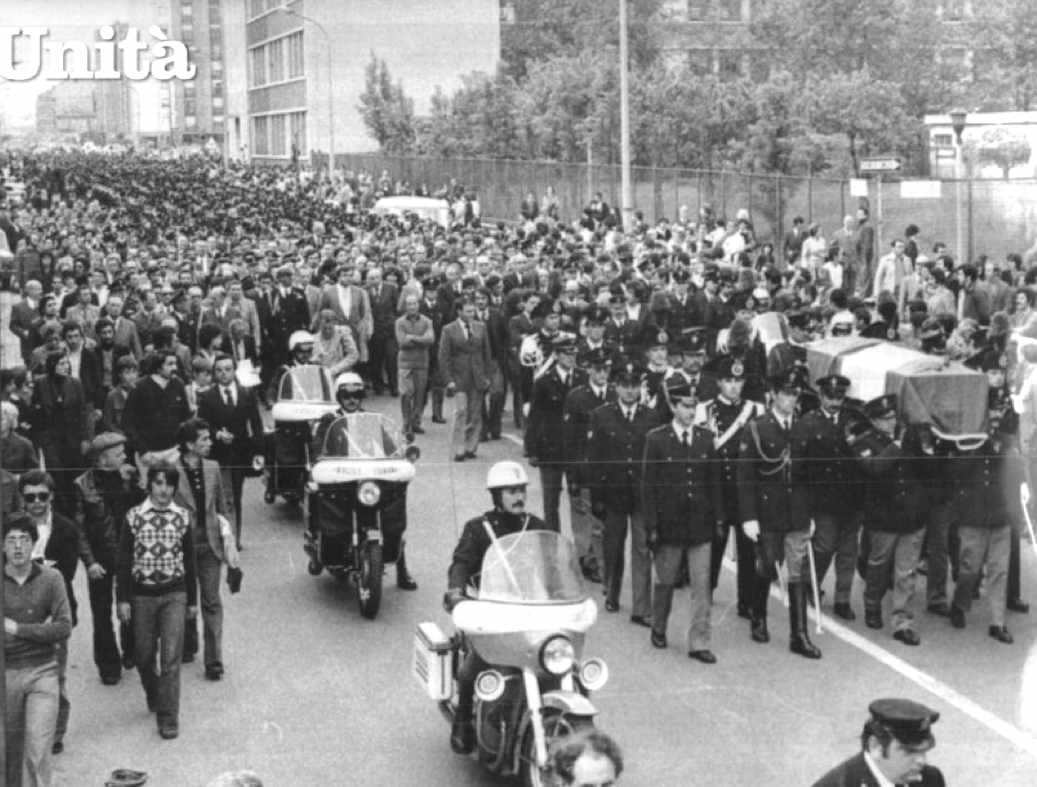 I funerali del vicebrigadiere Antonino Custrà morto negli scontri del 14 maggio 1977 a Milano