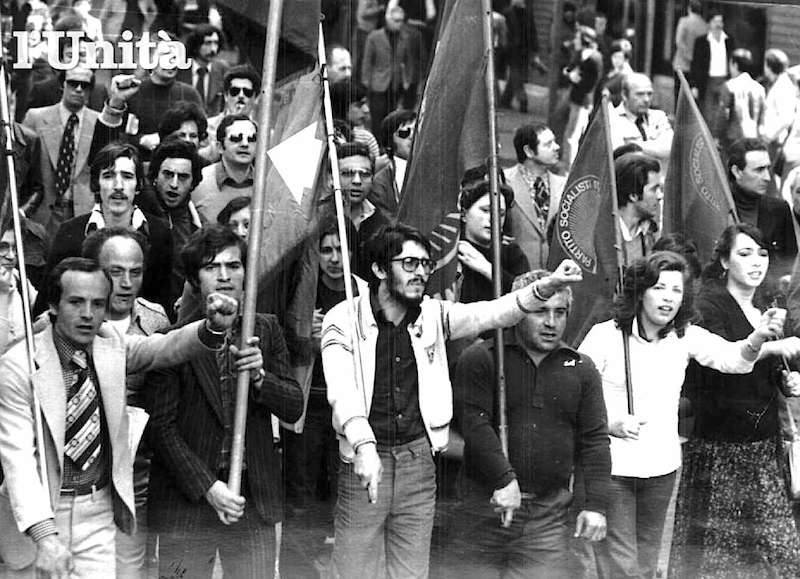 La manifestazione napoletana di protesta contro il rapimento di Guido De Martino.