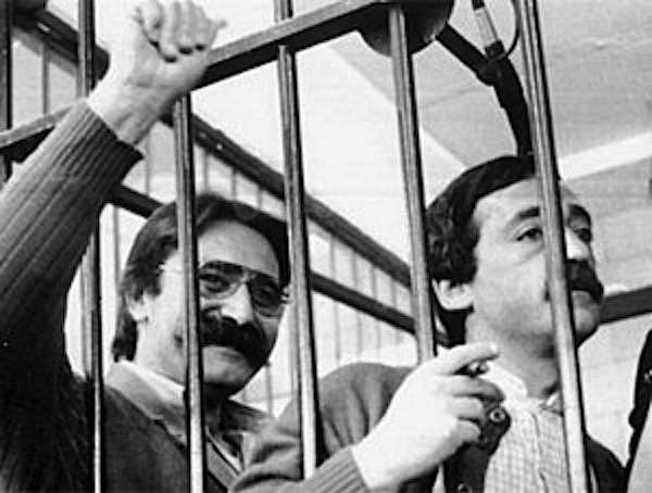 Prospero Gallinari (a sinistra) con Mario Moretti, durante un processo alle Br. Nel 1977 erano ai vertici delle Brigate rosse.