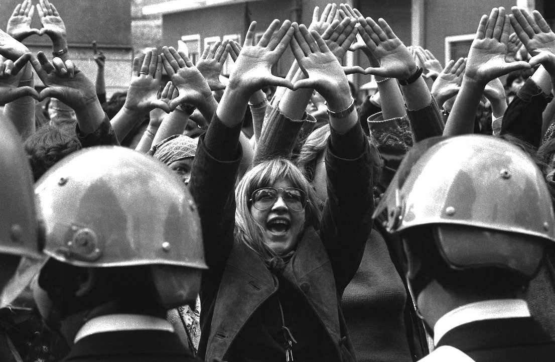 Manifestazione di femministe l'8 marzo 1977.
