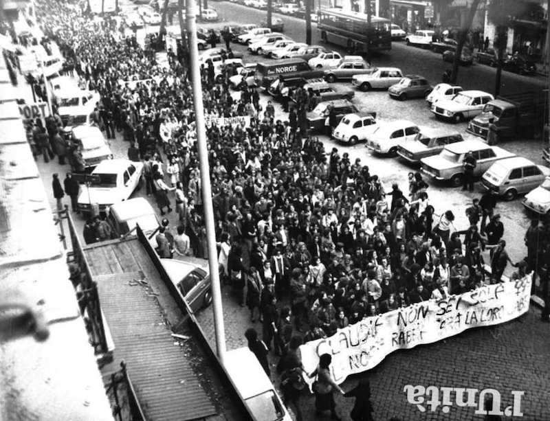 Manifestazione di femministe contro l'esito del processo contro i seviziatori di Claudia Caputi.