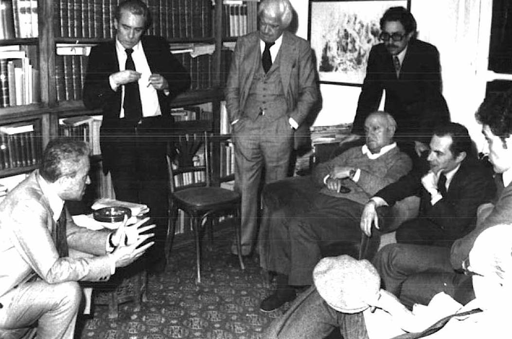 Il Presidente della Camera Ingrao in visita a Francesco De Martino subito dopo il rapimento del figlio Guido.