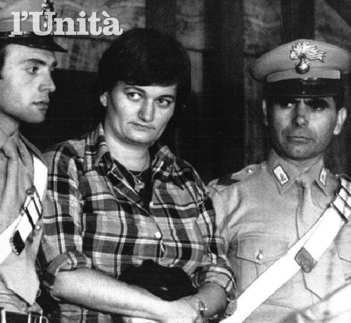 Nadia Mantovani arrestata nel covo di Via Montenevoso a Milano il 1/10/78, dopo una latitanza dal 29/7/78, seguita al processo del 15/6/77 (cui si riferisce la foto) in cui venne condannata al domicilio coatto.