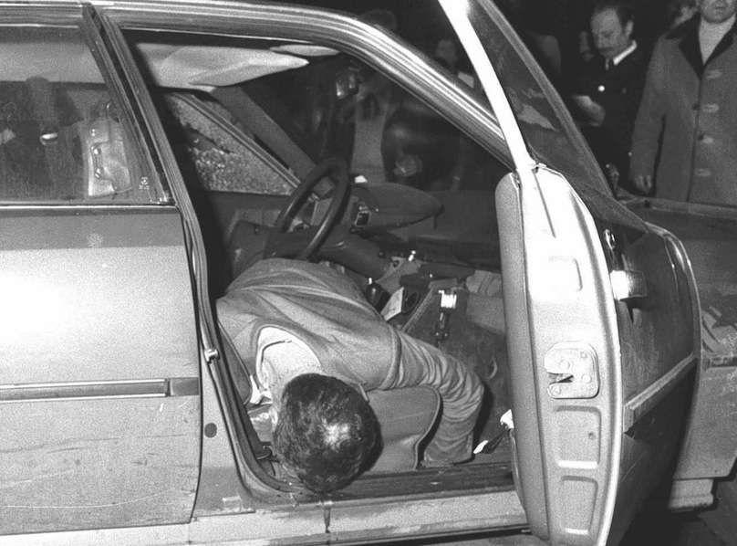 Il corpo del giornalista Mino Pecorelli ucciso il 20 marzo 1979.