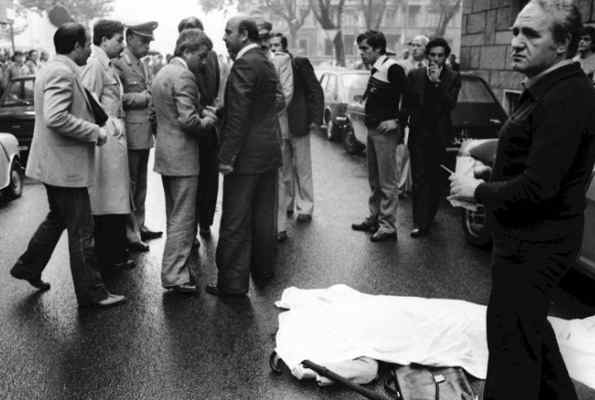 Il corpo di Carlo Ghiglieno, ucciso dalle Brigate rosse a Torino il 21 settembre 1979.