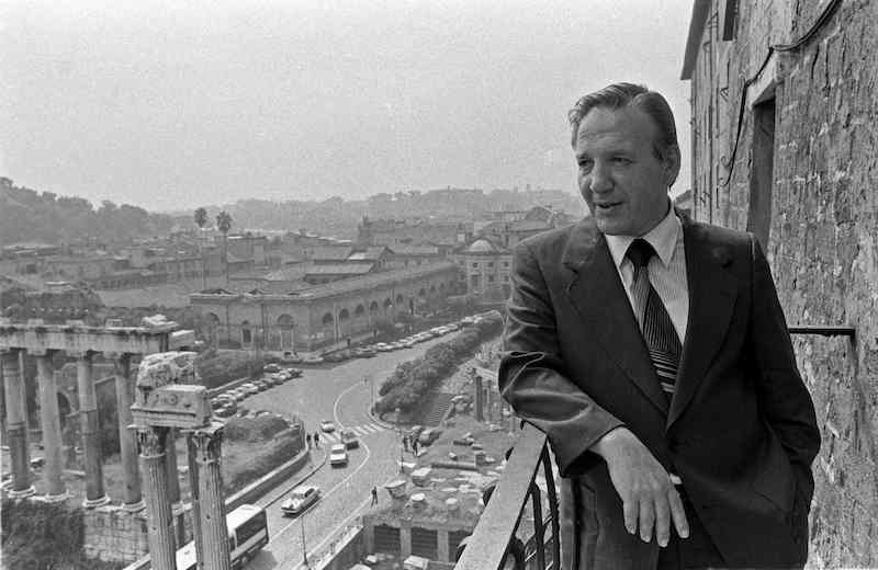 Luigi Petroselli, primo sindaco comunista di Roma.