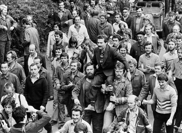 Lech Walesa alla testa degli scioperi nei cantieri di Danzica (Polonia) nel luglio 1980.