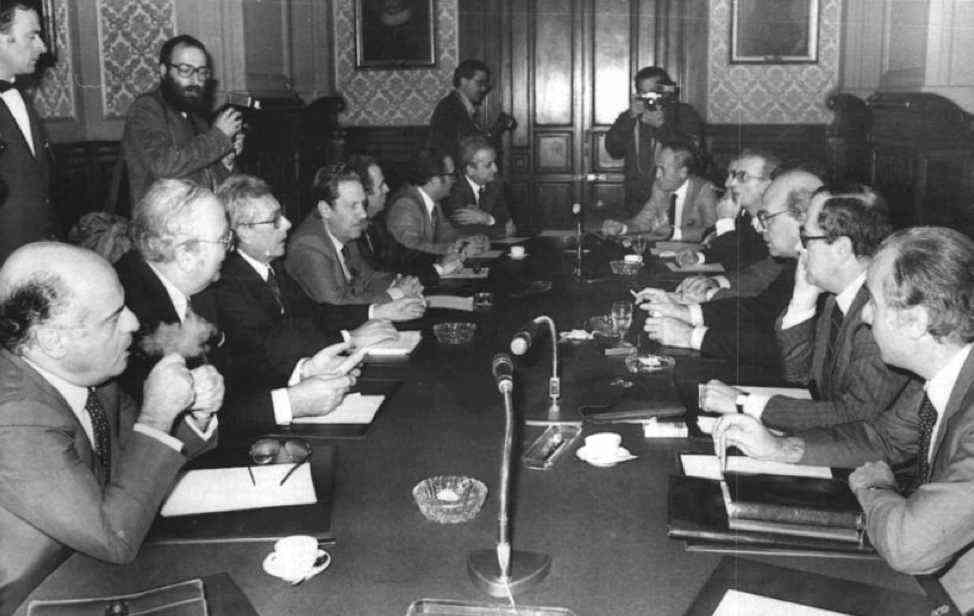 Trattative tra i quattro partiti di centrosinistra per la formazione del I governo Forlani.