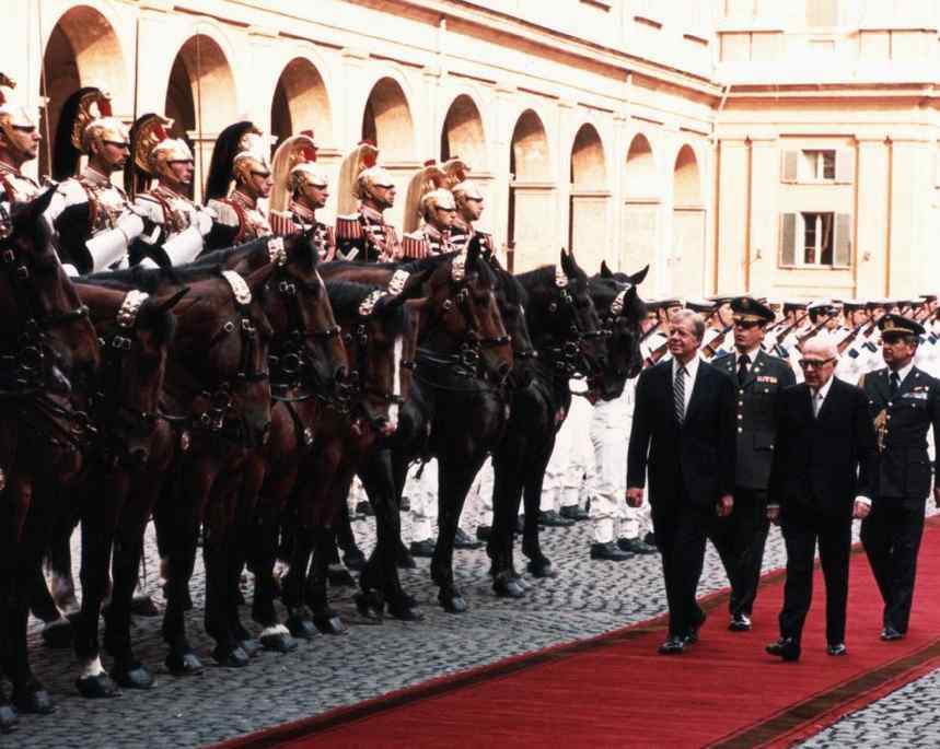 Il Presidente americano Jimmy Carter viene accolto al Quirinale dal Presidente Pertini.