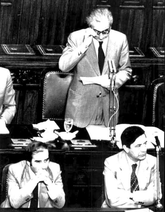 Francesco Cossiga presenta alle camere il suo II governo.