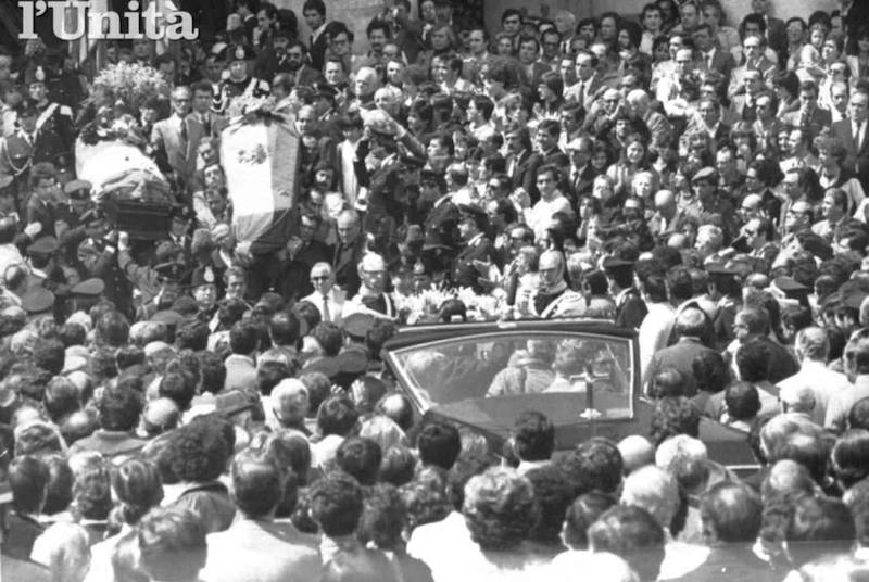 I funerali dell'autista e dell'agente di scorta a Ciro Cirillo, uccisi durante il suo rapimento.