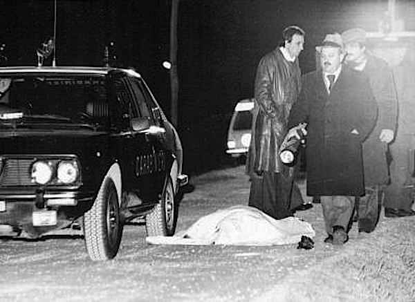 Commando dei Nar (formazione di estrema destra) uccide i carabinieri Enea Condotto e Luigi Maronese; nello scontro viene ferito il terrorista Giusva Fioravanti.