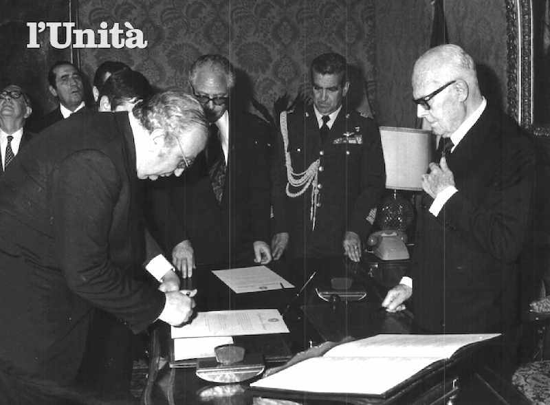 Giovanni Spadolini giura davanti al Presidente Pertini per la formazione del suo I governo.