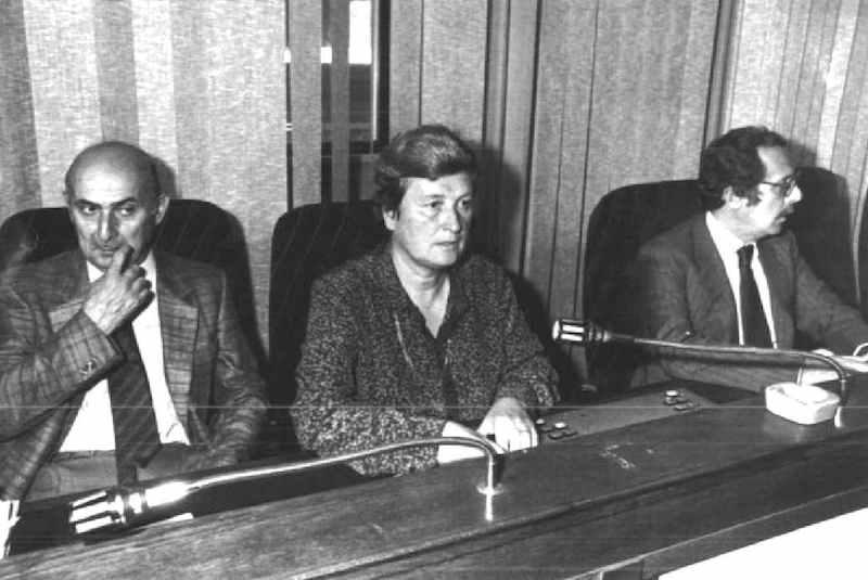 Tina Anselmi (al centro) chiamata a presiedere la commissione parlamentare sulla loggia P2, commissione istituita il 16 settembre 1981.