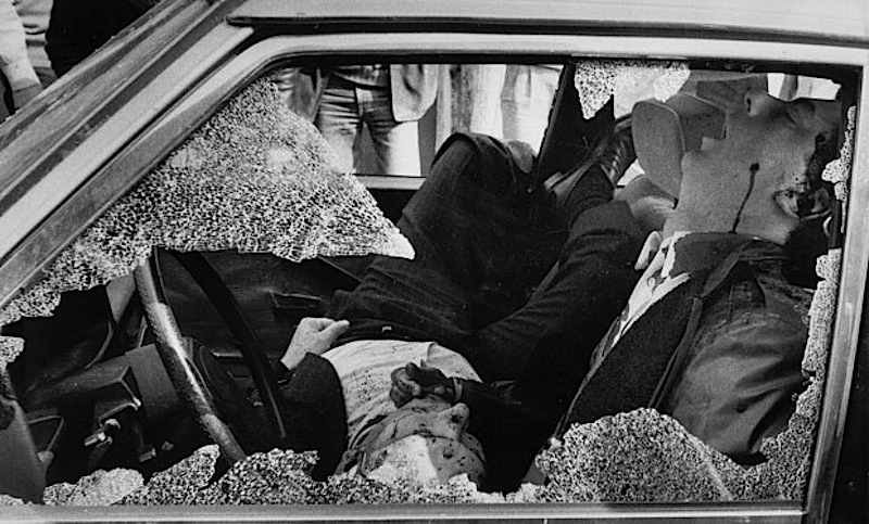 Il corpo di Pio La Torre, segretario regionale del Pci, assassinato a Palermo dalla mafia il 30 aprile 1982.
