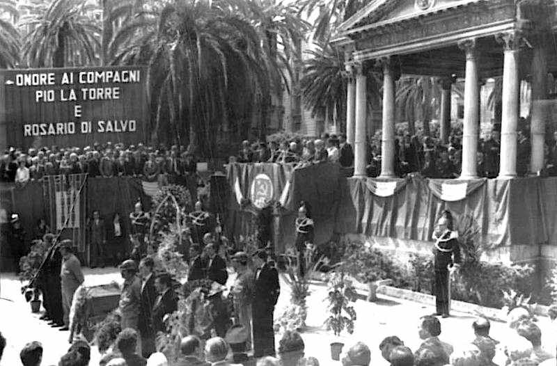 I funerali di Pio La Torre e del suo autista Rosario Di Salvo, mentre parla Enrico Berlinguer.