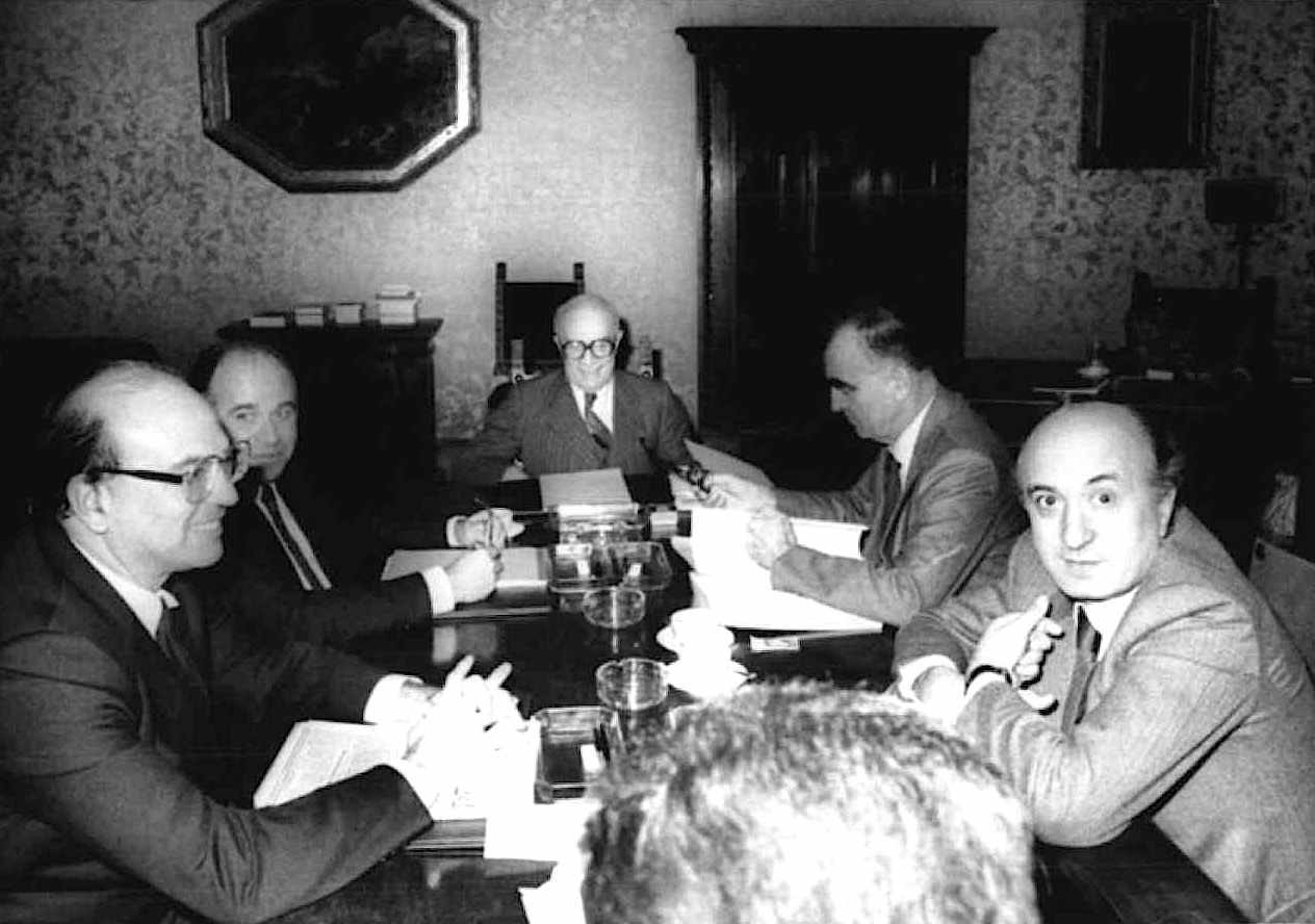 Fanfani in riunione con gli esponenti della maggioranza per formare il nuovo governo.