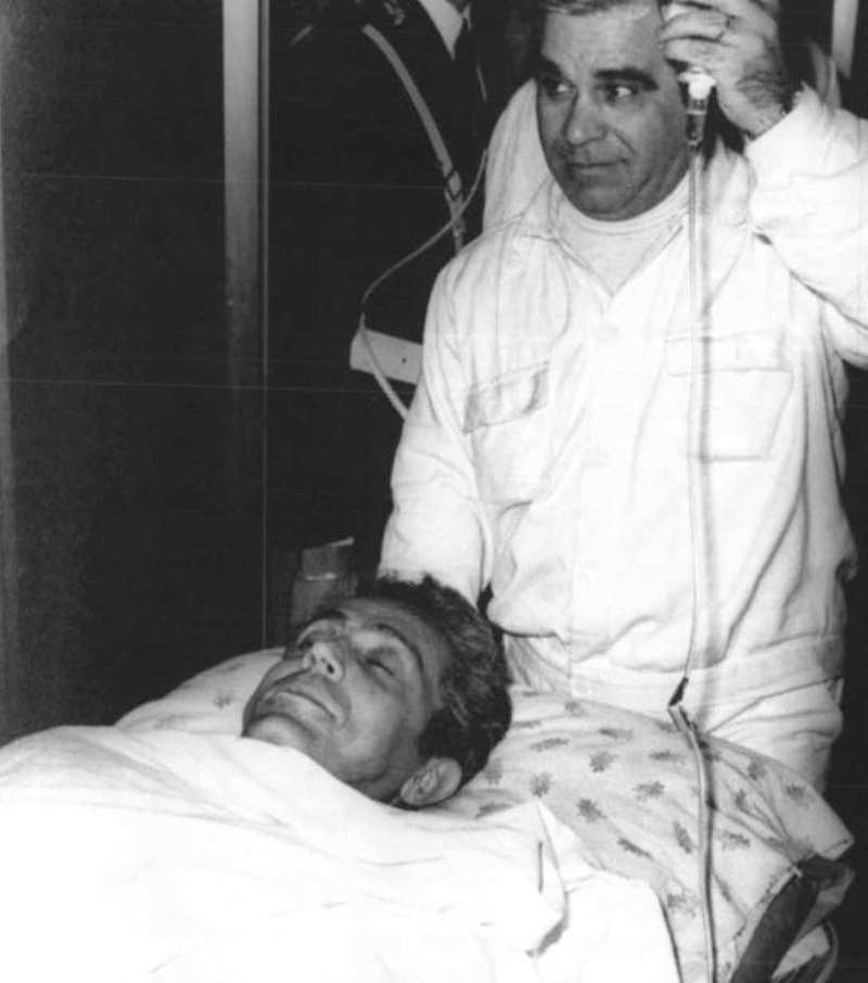 Gino Giugni, consulente giuridico sindacale per il Psi, ferito dalle Brigate rosse il 3 maggio 1983.