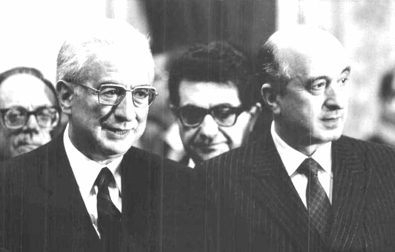 Ciriaco De Mita (a destra) con il Presidente Cossiga che lo ha designato alla Presidenza del Consiglio.