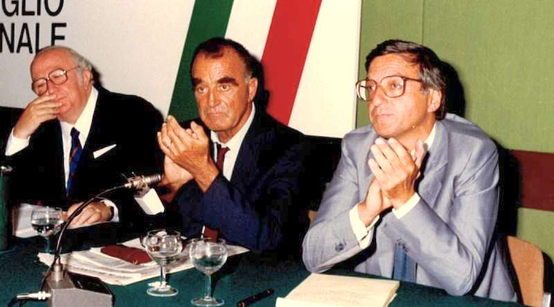 Giorgio La Malfa (a destra), segretario del Pri dal 12 settembre 1987.