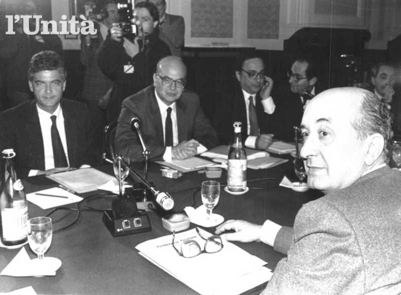 De Mita durante le trattative per la formazione del suo I governo nel 1988.