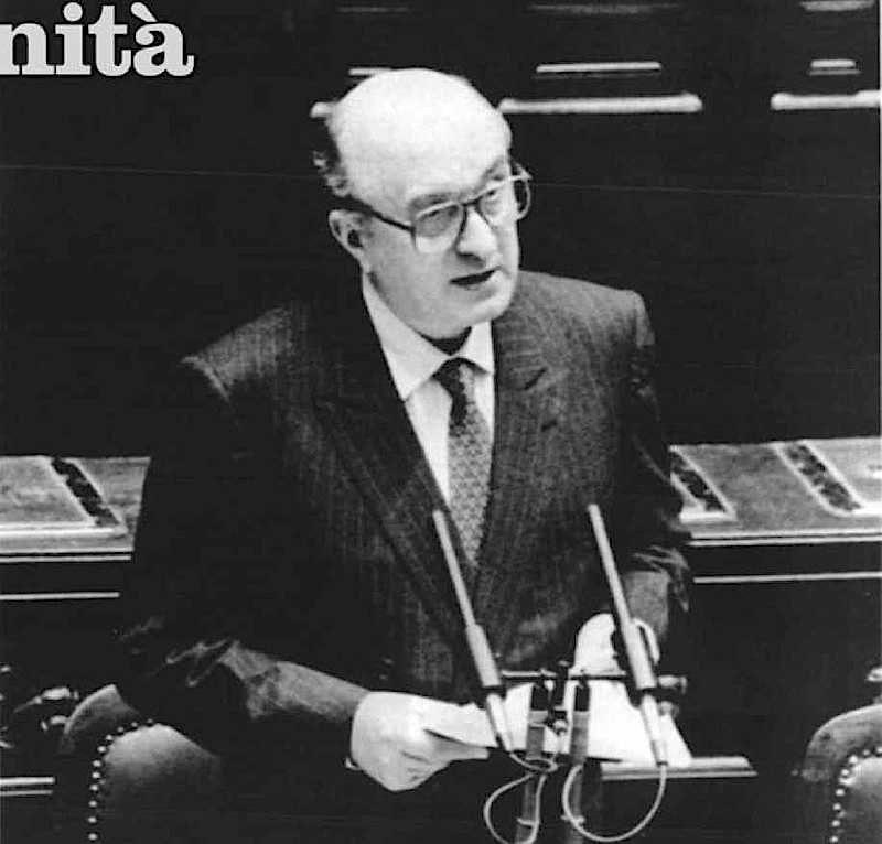 De Mita presenta il suo governo al Parlamento.
