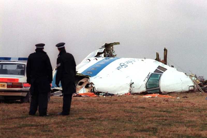 I resti del Jumbo della Pan American esploso in volo su Lockerbie (Scozia). L'attentato viene imputato ai servizi segreti libici.