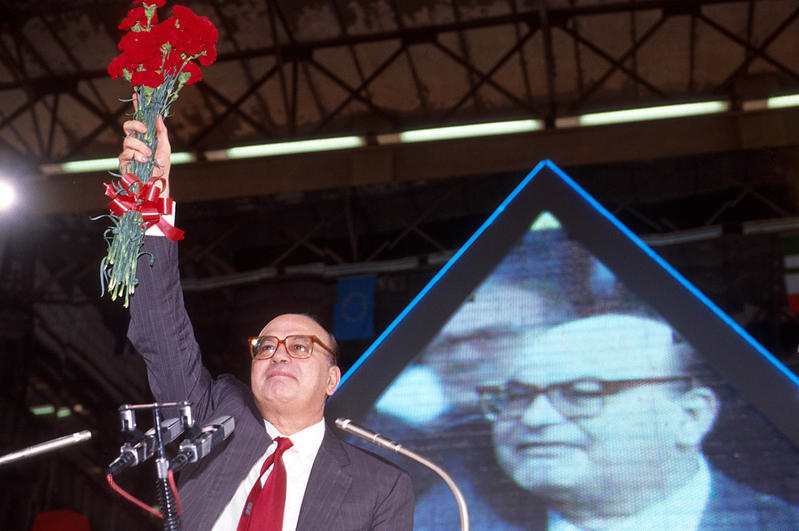 Bettino Craxi, rieletto segretario del Psi dal congresso del 1989.