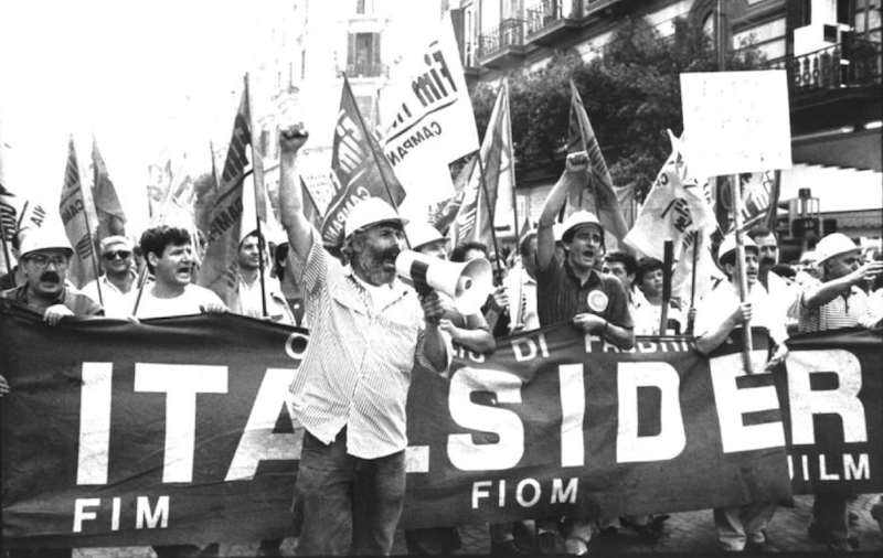 Corteo di protesta dei lavoratori dell'Italsider a gennaio 1989 contro la minacciata chiusura degli stabilimenti di Bagnoli (NA).