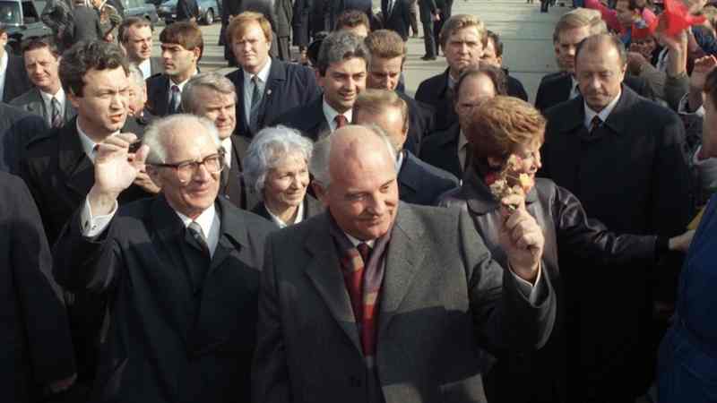 Gorbaciov suscita a Berlino grandi speranze di rinnovamento.