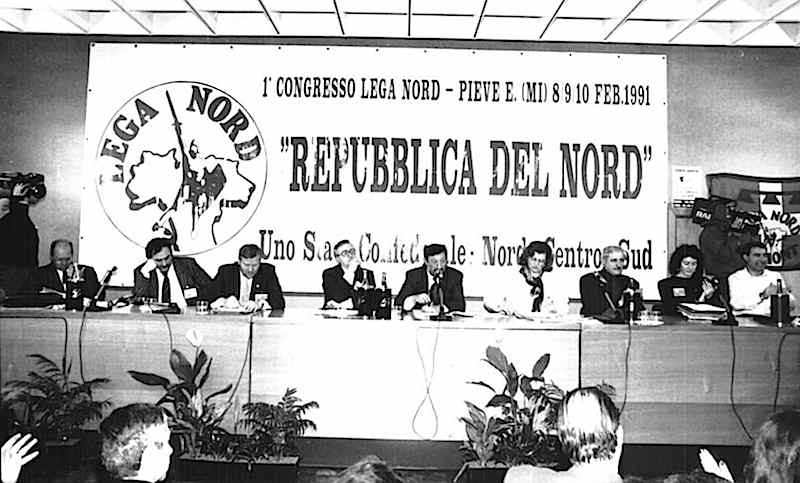 Il palco del 1° congresso della Lega Nord del 1991.