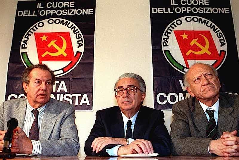 Al termine del XX congresso del Pci che sanziona la nascita del Pds, viene ufficializzata la scissione del gruppo che fa capo a (da sinistra in foto) Sergio Garavini, Armando Cossutta e Lucio Libertini, che danno vita al Movimento per la Rifondazione comunista.