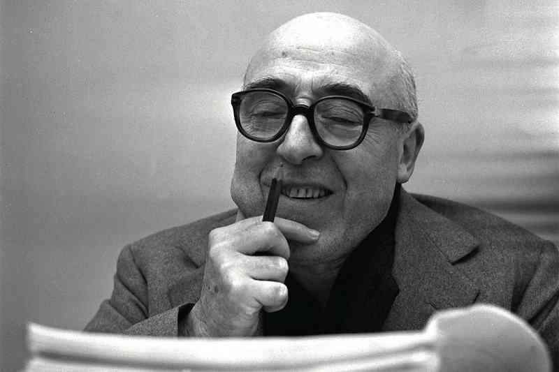 Il 13 ottobre 1989 muore Cesare Zavattini, scrittore, sceneggiatore, regista.