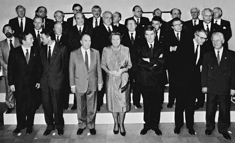 A Maastricht il 9 dicembre 1991 si apre il Consiglio Europeo che avvia i negoziati per la trasformazione della Comunità Europea in Unione Europea, sancita dal trattato sottoscritto il 7 febbraio 1992 (Trattato di Maastricht).