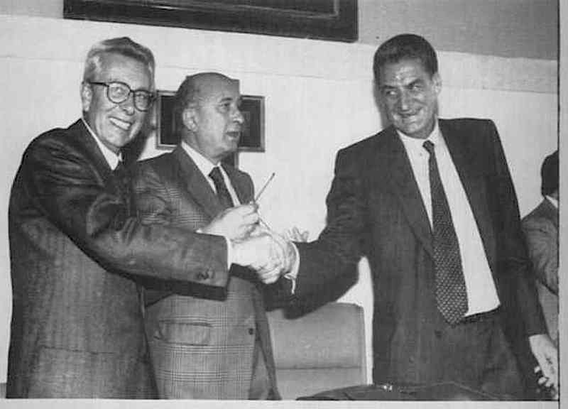Il nuovo segretario della Dc Mino Martinazzoli riceve le felicitazioni dei suoi predecessori Forlani e De Mita.