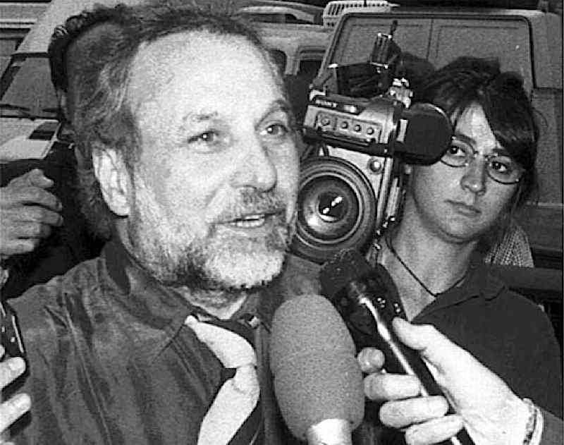 Primo Greganti, ex dirigente amministrativo del Pci, il 1° marzo 1993 viene arrestato nell'ambito dell'operazione Mani pulite per finanziamenti illeciti.