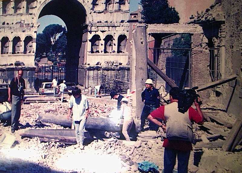 La chiesa di S. Giorgio al Velabro a Roma il 27 luglio 1993 viene distrutta da una delle bombe mafiose fatte esplodere a Roma e a Milano.