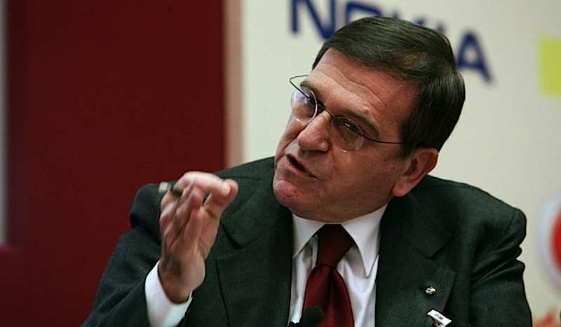 Giorgio Benvenuto, subentrato a Craxi come segretario del Psi, il 20 maggio 1994 lascia la segreteria dei socialisti denunciando le difficoltà nel rinnovamento.